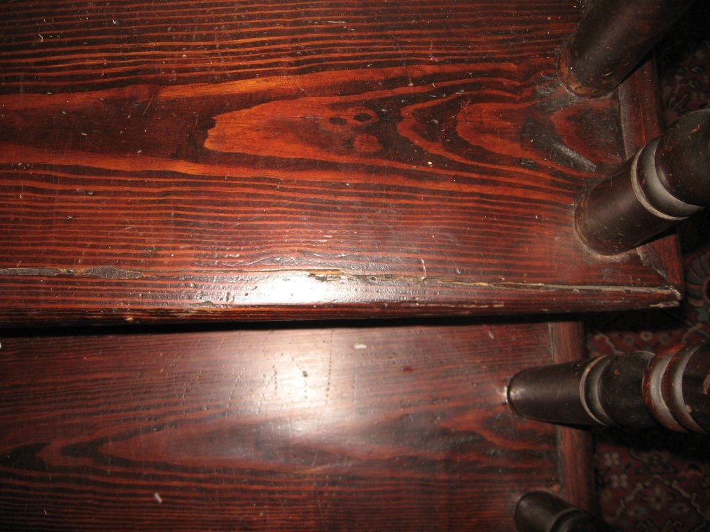 The varnished wooden
step of our house, with a wood grain pattern uncannily resembling the
face of Elmo.